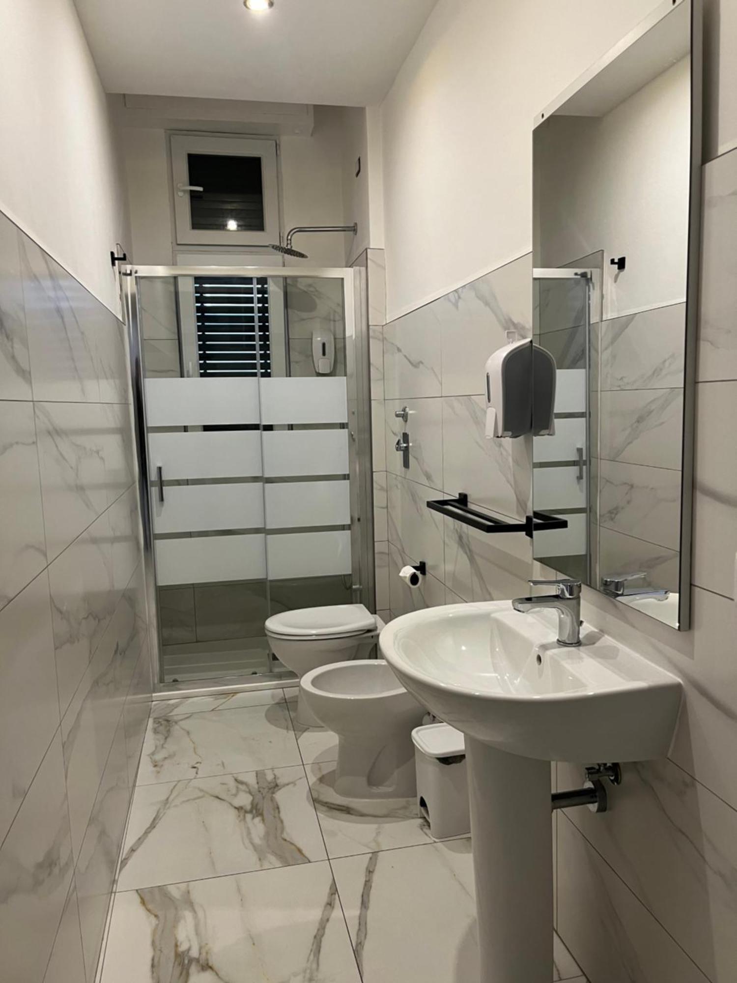 Jcube Apartments Bocconi Milano Exteriör bild